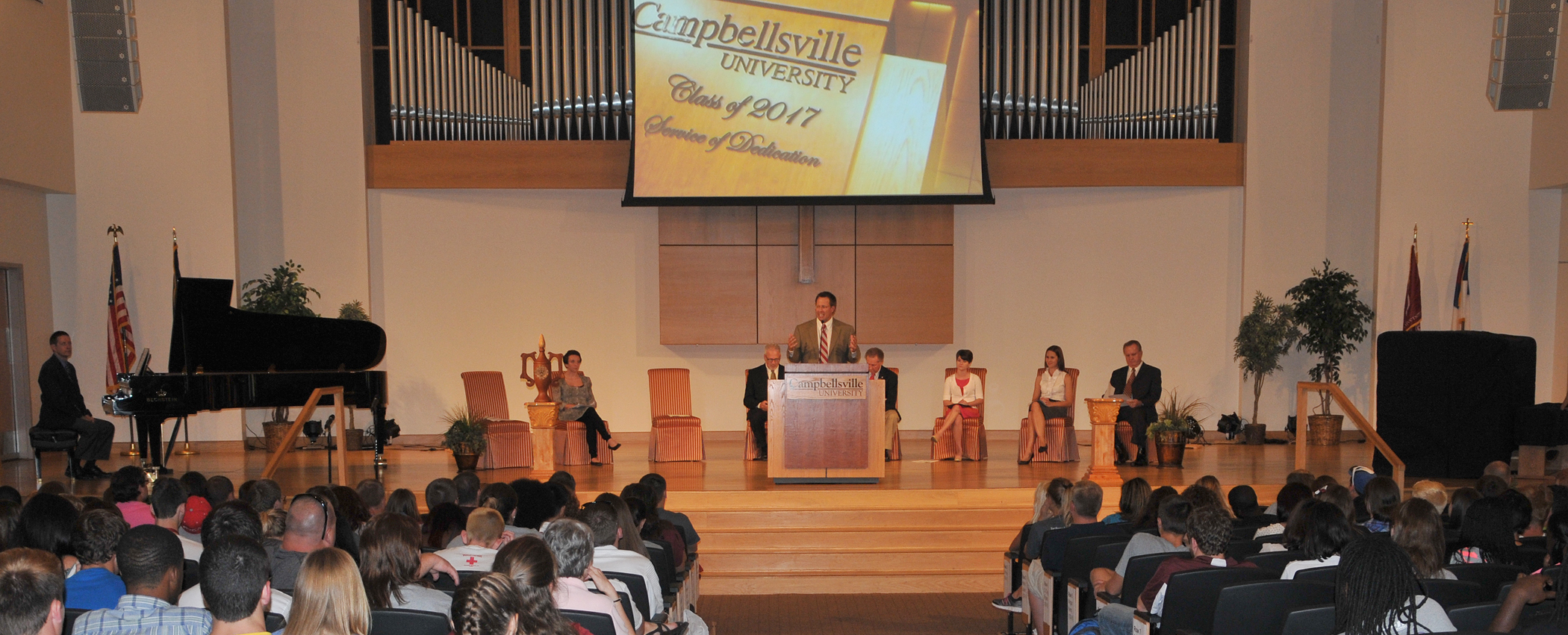 Jon Hansford, director of First Year Experience (FYE), at left, went over the agenda for Sunday night’s Service of Dedication with Kelsey Doss and Jacqueline Nelson.(Campbellsville University photo by Linda Waggener)